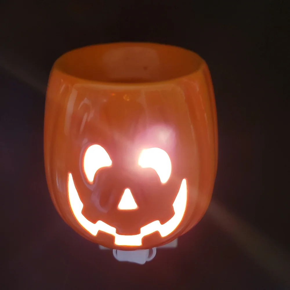 Cut it Out Scentsy Plugin Mini Warmer Pumpkin